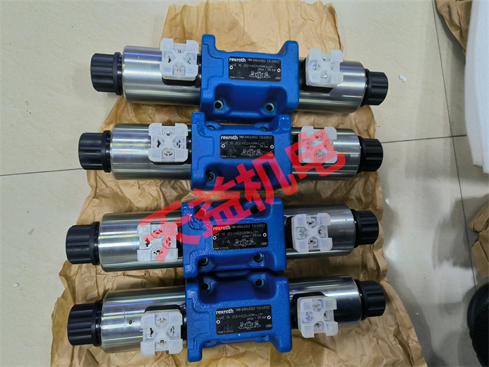 4WE10J52 HG24N9K4 M.jpg